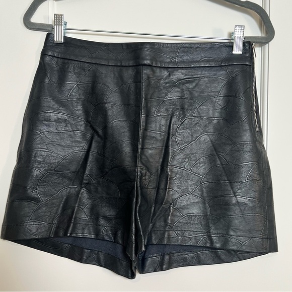 Zara Black High Waist Scalloped Faux Leather Shorts (Large) - Picture 1 of 3